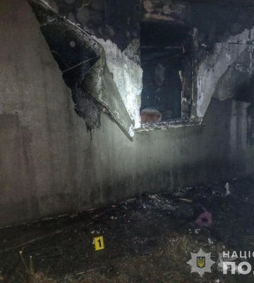 У Дніпрі чоловік кинув гранату та спалив будинок сусідів