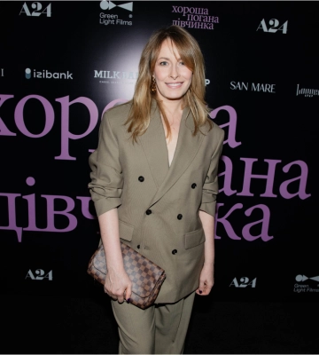 Елена Кравец появилась на публичном событии в Киеве в элегантном костюме 