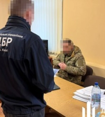 Выплатил безосновательные «боевые» на сумму почти 6 млн грн - подозревают командира воинской части