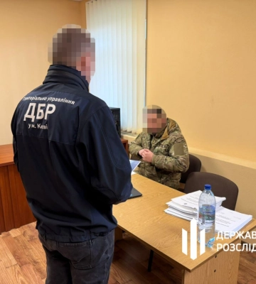 Безпідставно виплатив підлеглим 6 млн грн. Командир військової частини отримав підозру