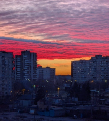 Червоні заходи сонця в Харкові: у чому причина