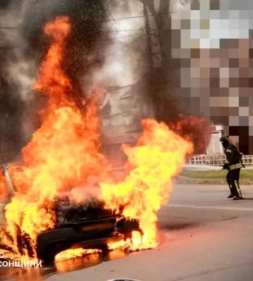 У Херсоні безпілотник влучив у автомобіль, що рухався вулицею