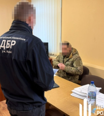 Безпідставно виплатив підлеглим 6 млн грн. Командир військової частини отримав підозру