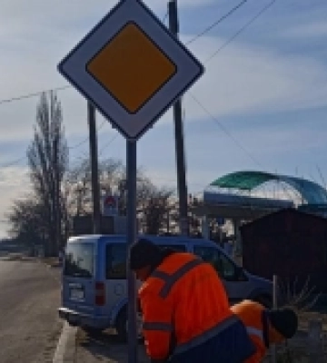 У Білгород-Дністровській громаді оновлюють дорожні знаки