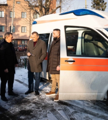 Ужгородська міська багатопрофільна клінічна лікарня отримала санітарний автомобіль