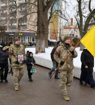 "Хотів жити": у Луцьку попрощалися із загиблим на Донеччині 40-річним бійцем Андрієм Лащуком