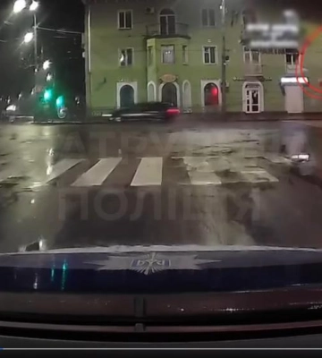 У  Рівному патрульні наздоганяли водія, який проїхав на «червоне» (ВІДЕО)
