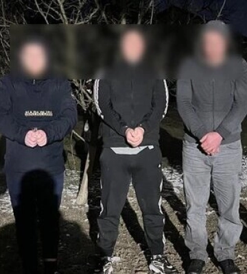 Прикордонники затримали 3 ухилянтів на Закарпатті: один з них не наважився переплисти холодну Тису. ВIДЕО