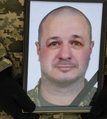 "Хотів жити": у Луцьку попрощалися із загиблим на Донеччині 40-річним бійцем Андрієм Лащуком