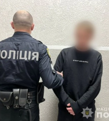 Закарпатські поліцейські затримали зловмисника, який ошукав 81-річну пенсіонерку на понад 150 тисяч гривень