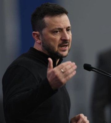 «Ми також передамо Росії привіт». Зеленський відреагував на атаку дронами по Києву під час його зустрічі зі Стармером