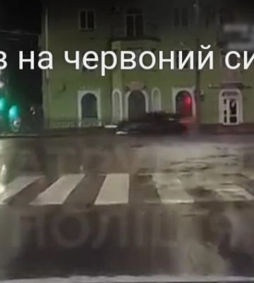 У  Рівному патрульні наздоганяли водія, який проїхав на «червоне» (ВІДЕО)