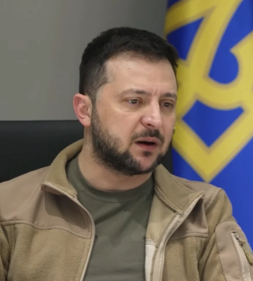 «Мы также передадим России привет». Зеленский отреагировал на атаку дронами по Киеву во время его встречи со Стармером
