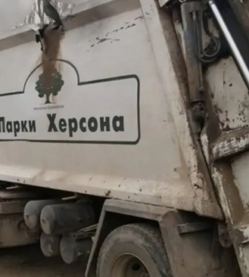 Росіяни атакували дронами маршрутку та комунальників у Херсоні