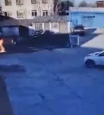 З&#039;явилося відео підпалу двох автівок у центрі Дніпра