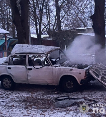 На Сумщині ворог атакував дронами автомобіль поліції