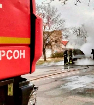 Вночі російські військові атакували Херсон: поранено співробітницю патрульної поліції