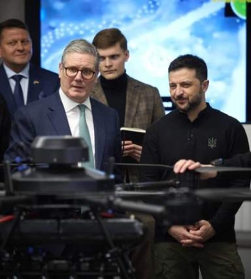 Зеленский со Стармером осмотрели новые дроны-бомберы и разведывательные БпЛА: чем особенное это оружие
