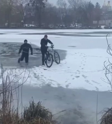 У Вінниці чоловік провалився під воду при спробі переїхати Південний Буг