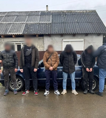 Прикордонники викрили членів злочинного угруповання, які переправляли через кордон чоловіків