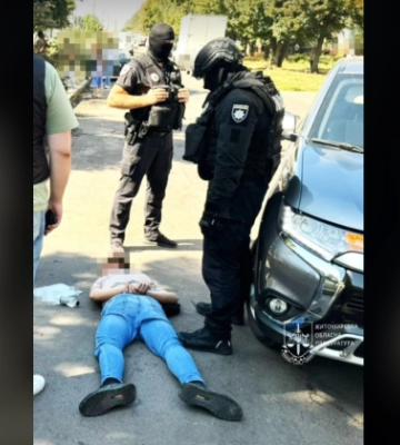Брав 20 тисяч доларів з особи за перетин кордону — у Житомирі судитимуть чоловіка