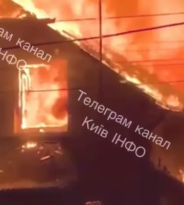 Из-за атаки дронов в пригороде Киева вспыхнуло здание