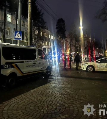 У Вінниці поліція затримала водія автомобіля Mercedes, який збив двох дівчат у середмісті