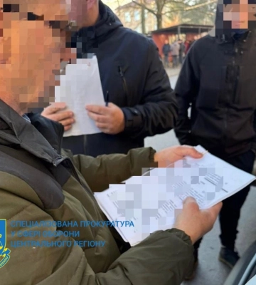 Державного виконавця та голову ВЛК у Києві підозрюють в отриманні хабарів від ухилянтів