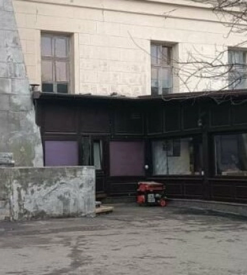Суд заборонив демонтувати літній майданчик біля школи в центрі Львова
