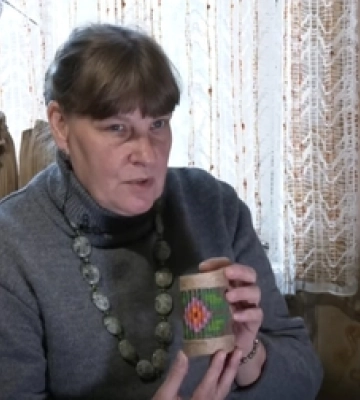 Лучанка виготовляє музичні інструменти із отруйного борщівника