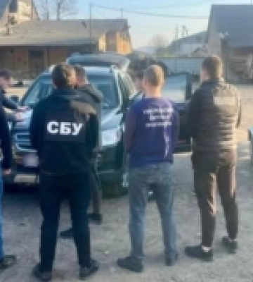 Підприємець з Хустщини ввозив у країну автомобілі під виглядом гуманітарної допомоги для ЗСУ