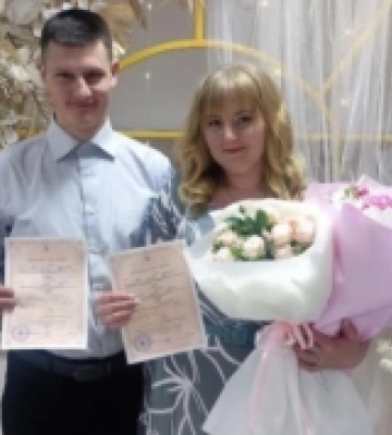 Весілля на районі: у селищі на Волині побралася закохана пара