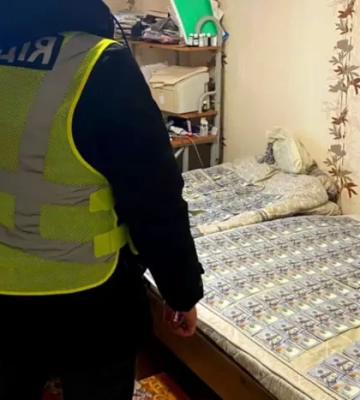 На Київщині поліцейські затримали подружжя, яке заробляло на ухилянтах мільйони