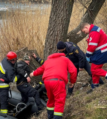 На Одещині врятували рибалку, який провалився під лід