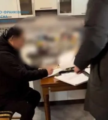 У Франківську 60-річна валютчиця ошукала клієнтів на 420 тисяч доларів та 161 тисячу євро. ФОТО