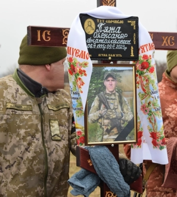 Із загиблим на Донеччині військовим попрощалися у Петрівській громаді 