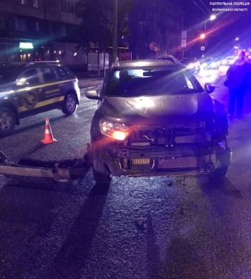 У Луцьку на Ковельській легковик врізався у маршрутку 