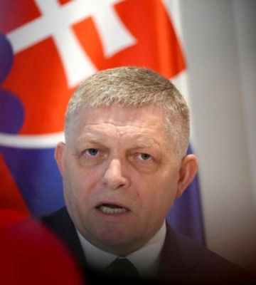 Фіцо пропонує Зеленському зустрітися у Давосі, а його запрошення до Києва назвав «дитячим»