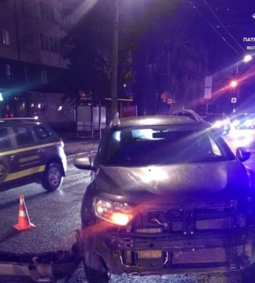 У Луцьку на Ковельській легковик врізався у маршрутку 