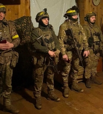 Були у найгарячіших напрямках: воїнам бригади імені Анни Київської вручили «Срібні хрести» 