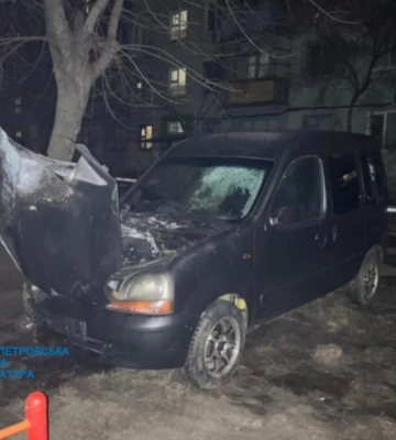 У Кривому Розі затримали двох підлітків, які підпалили авто військового