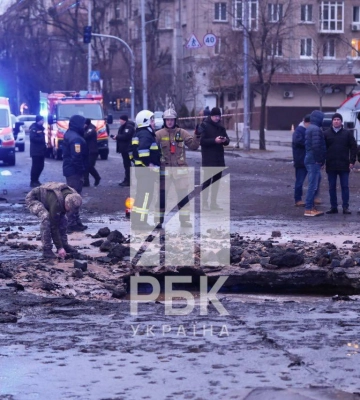 Наслідки удару по Києву: у Шевченківському районі частково зруйновано адміністративну будівлю, БЦ і магазин, виникли пожежі - фото