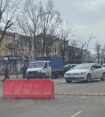 В Мелитополе на центральном проспекте оккупанты устанавливают &quot;лежачих полицейских&quot; - что не так и реакция горожан (скрины)