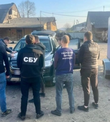 На Закарпатті заблокували канал ввезення авто під виглядом гумдопомоги для ЗСУ