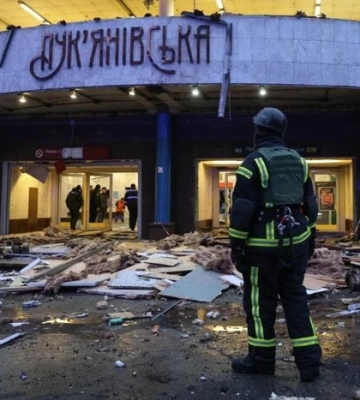Станція метро, що постраждала внаслідок ранкової атаки на Київ, відновила роботу
