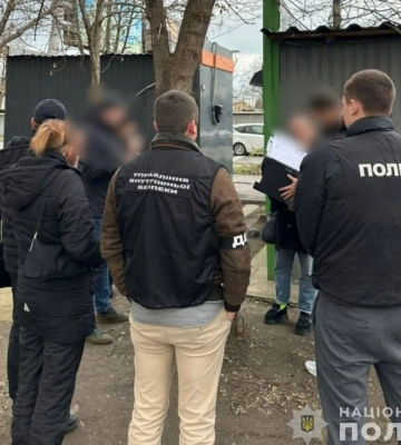 На Одещині поліція заблокувала корупційну схему складання іспитів та отримання прав