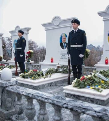 Вторая годовщина авиакатастрофы с руководством МВД в Броварах: как чествуют жертв трагедии