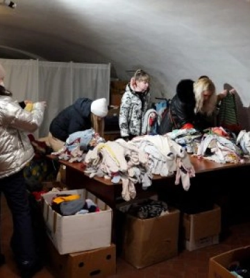 Допомога переселенцям від Центру гуманітарної допомоги "Совине гніздо"