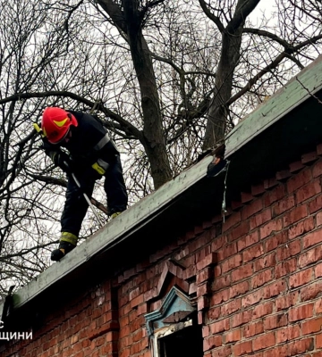На Роменщині вогнеборці запобігли масштабній пожежі в житловому секторі