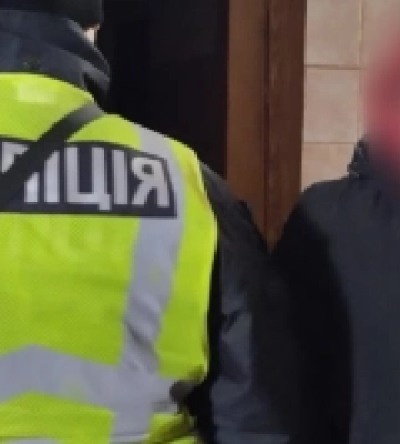 Вдарив ножем нового знайомого, викрав техніку та угнав його автомобіль: в Одесі затримали п&#039;яного підлітка
